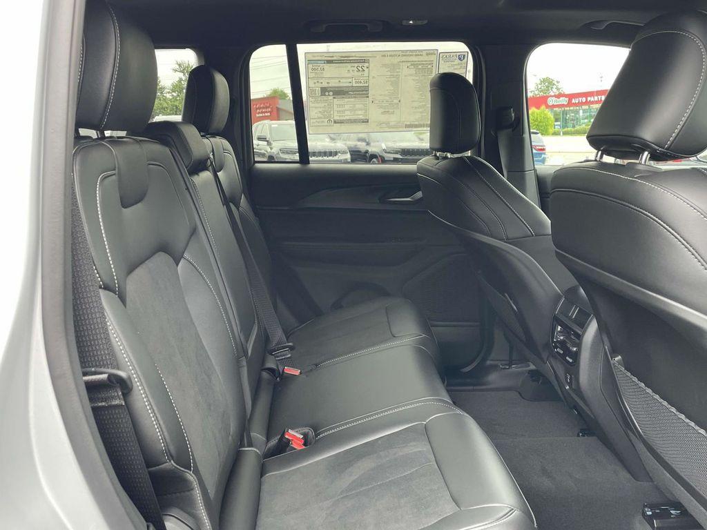 new 2025 Jeep Grand Cherokee L car