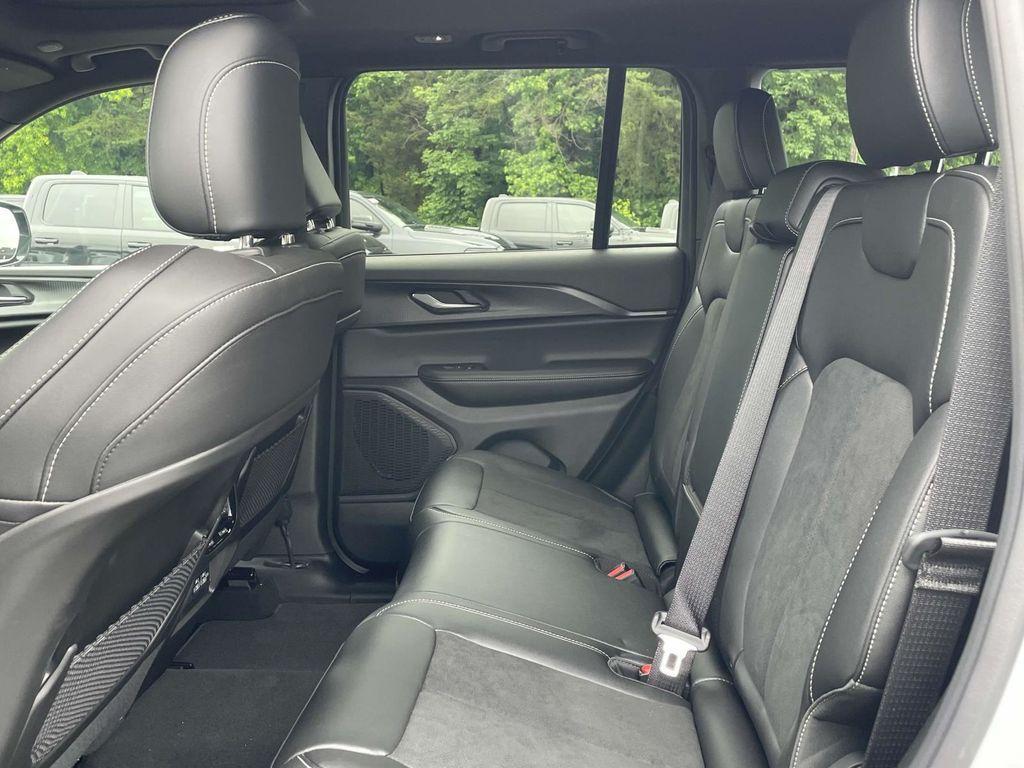 new 2025 Jeep Grand Cherokee L car