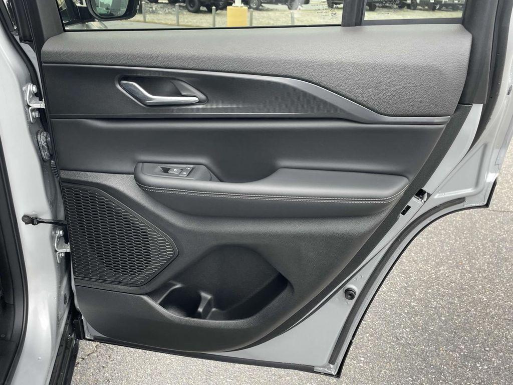 new 2025 Jeep Grand Cherokee L car