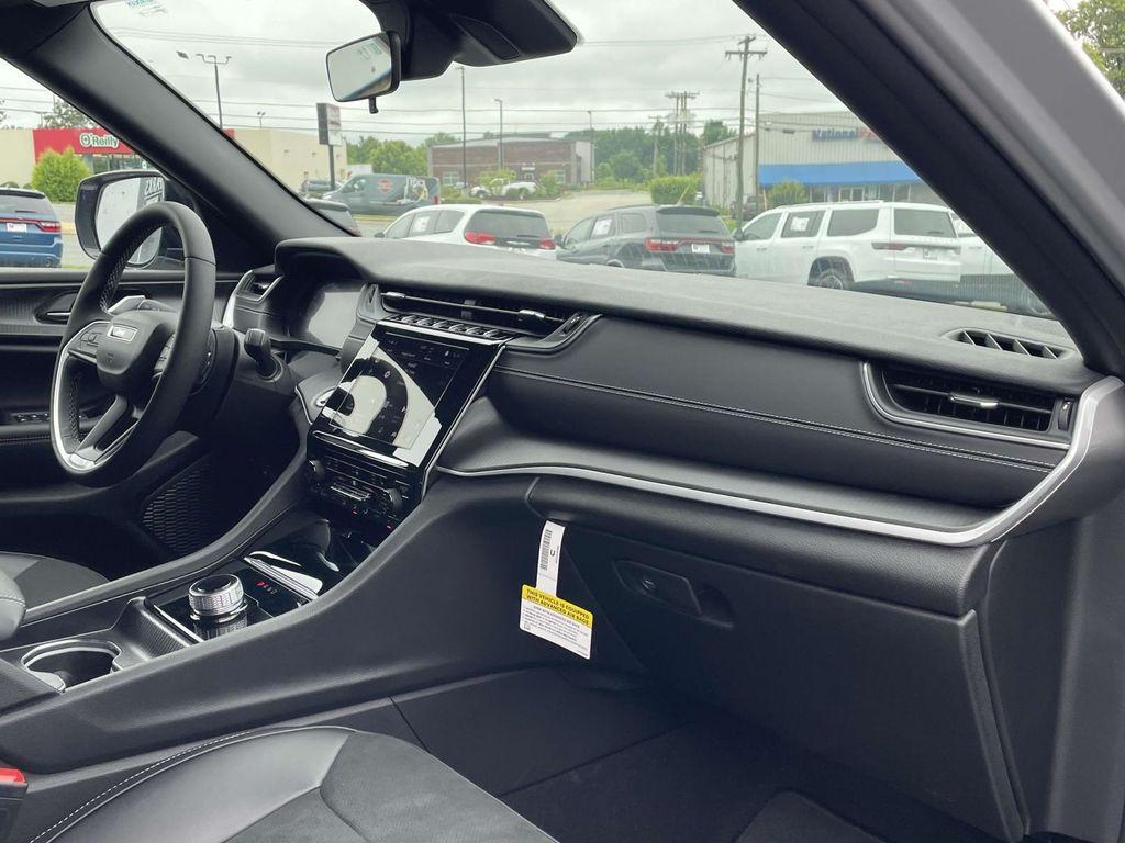new 2025 Jeep Grand Cherokee L car