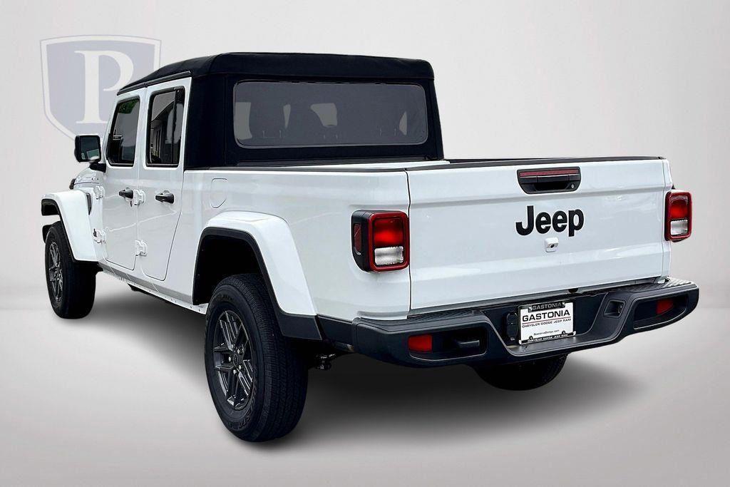 new 2024 Jeep Gladiator car, priced at $38,305