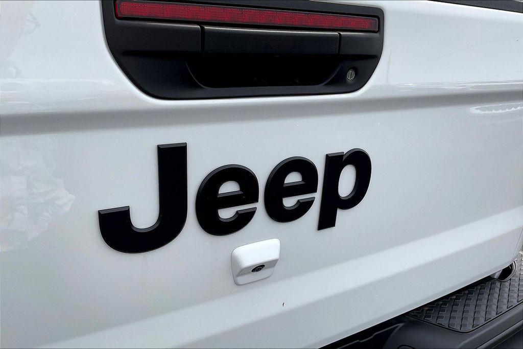 new 2024 Jeep Gladiator car, priced at $40,555