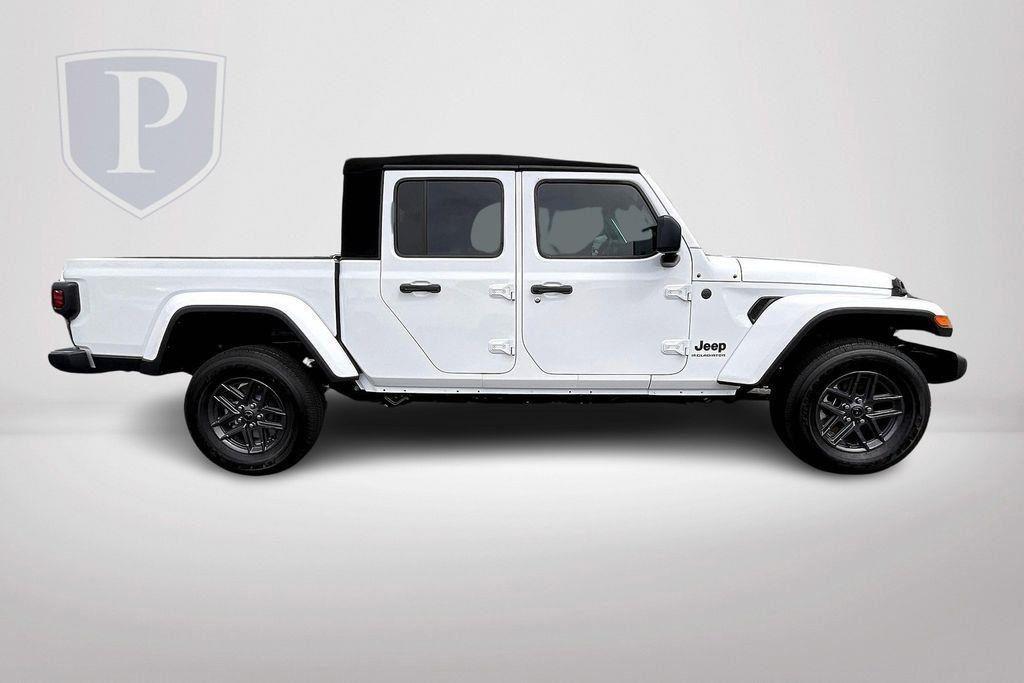 new 2024 Jeep Gladiator car, priced at $38,305