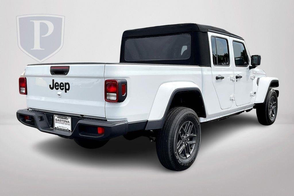 new 2024 Jeep Gladiator car, priced at $38,305