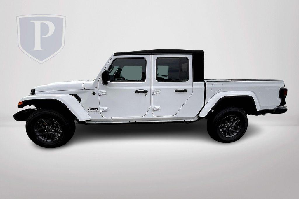 new 2024 Jeep Gladiator car, priced at $40,555