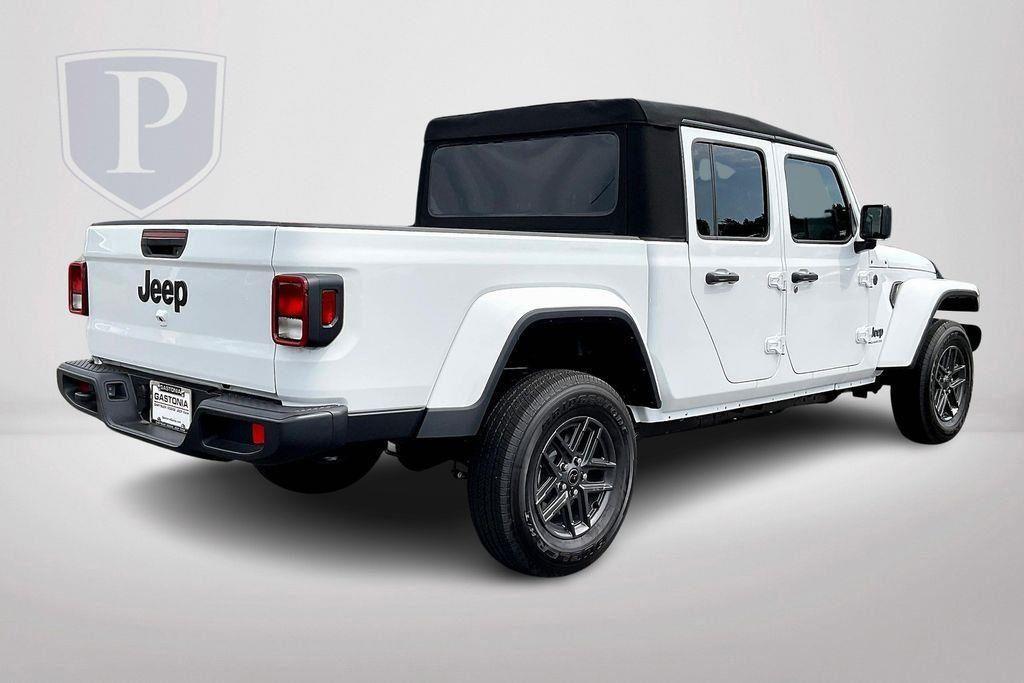 new 2024 Jeep Gladiator car, priced at $38,305