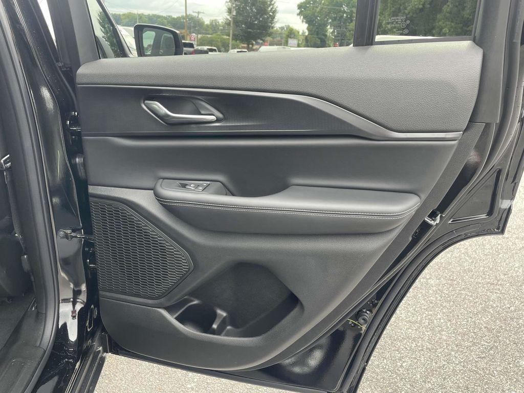 new 2025 Jeep Grand Cherokee L car, priced at $35,000