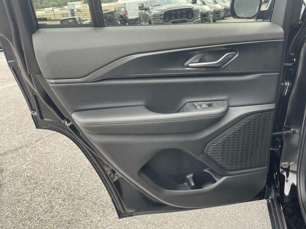 new 2025 Jeep Grand Cherokee L car, priced at $35,000