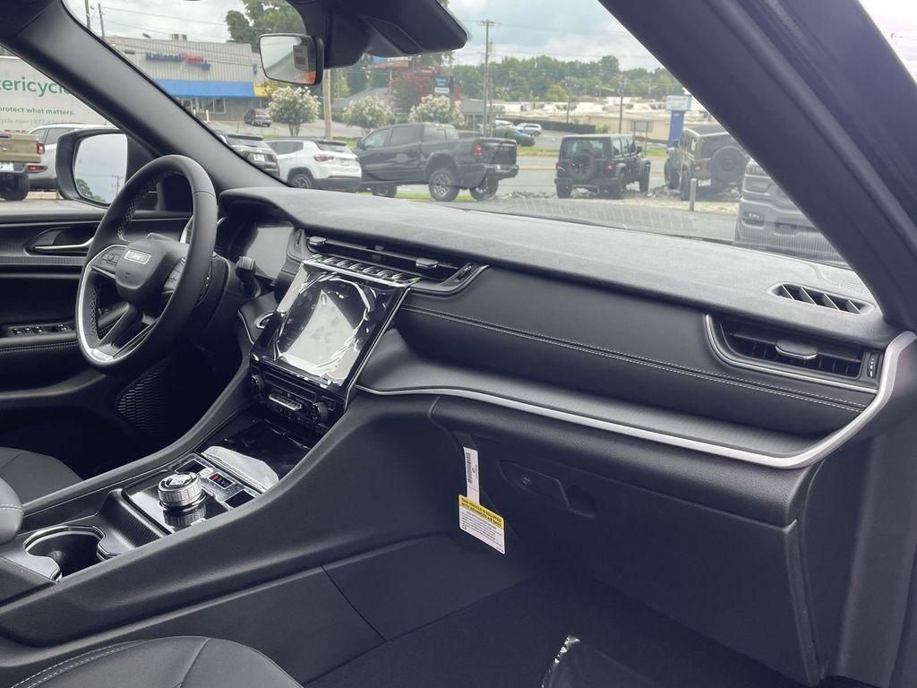 new 2025 Jeep Grand Cherokee L car, priced at $35,000