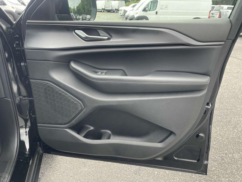 new 2025 Jeep Grand Cherokee L car, priced at $35,000