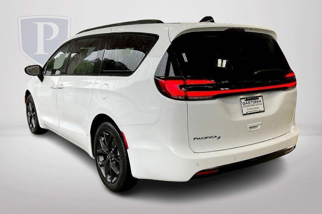 new 2024 Chrysler Pacifica car, priced at $39,000