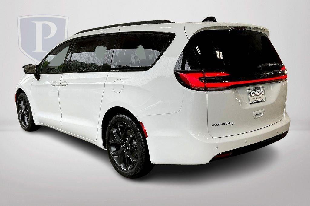 new 2024 Chrysler Pacifica car, priced at $39,000