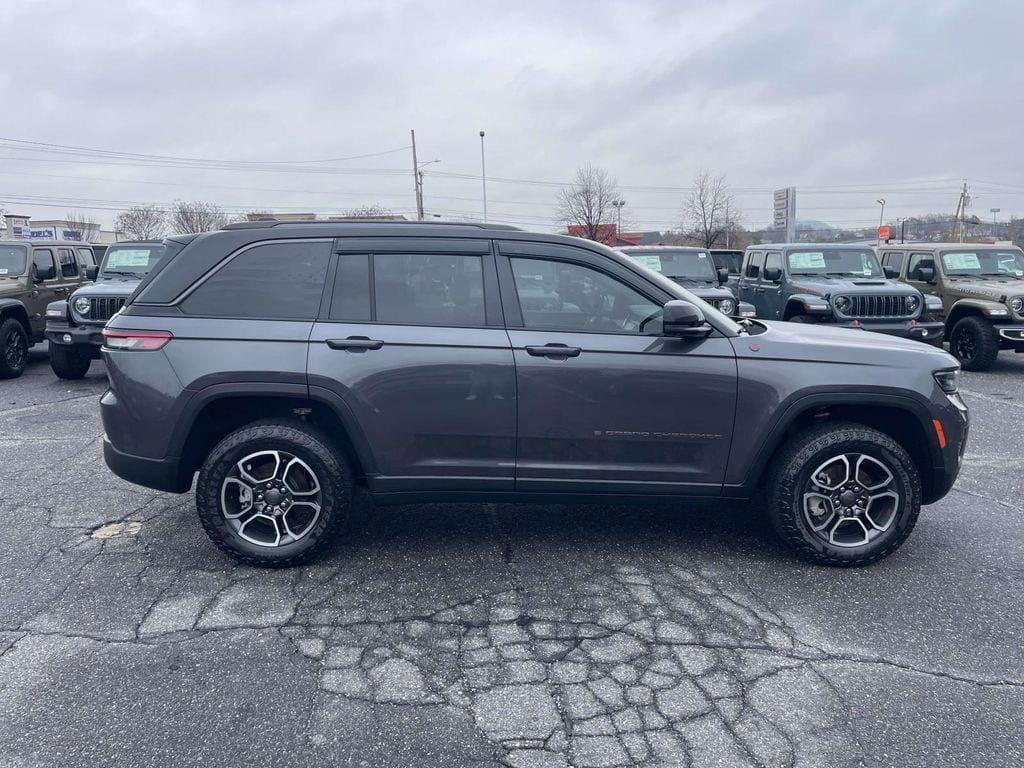 used 2022 Jeep Grand Cherokee car, priced at $34,500