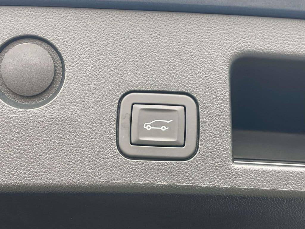 used 2025 Chevrolet Equinox car, priced at $31,000