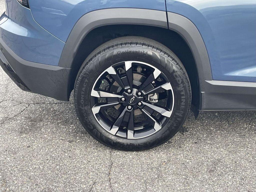 used 2025 Chevrolet Equinox car, priced at $31,000