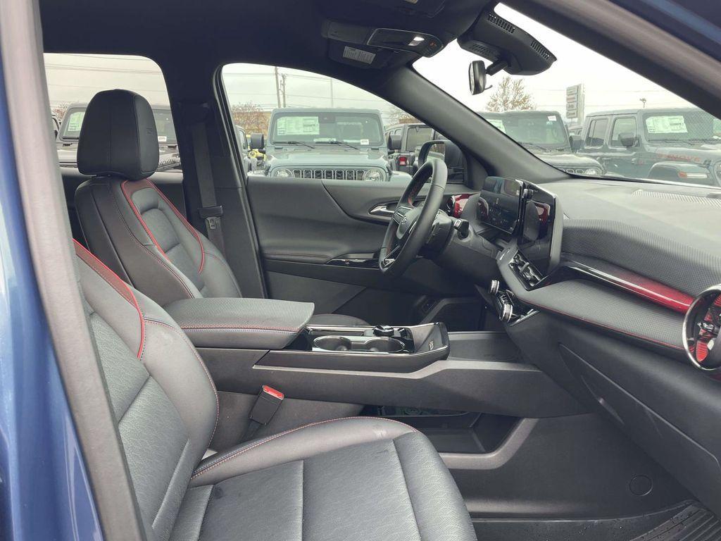 used 2025 Chevrolet Equinox car, priced at $31,000