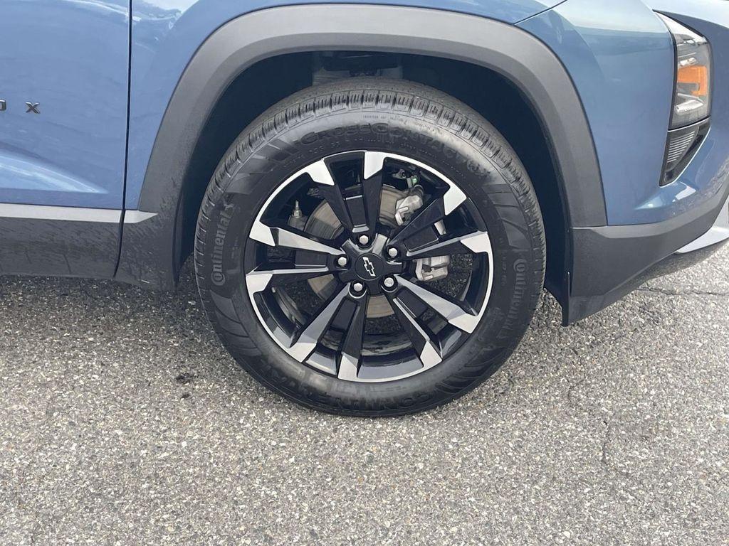 used 2025 Chevrolet Equinox car, priced at $31,000