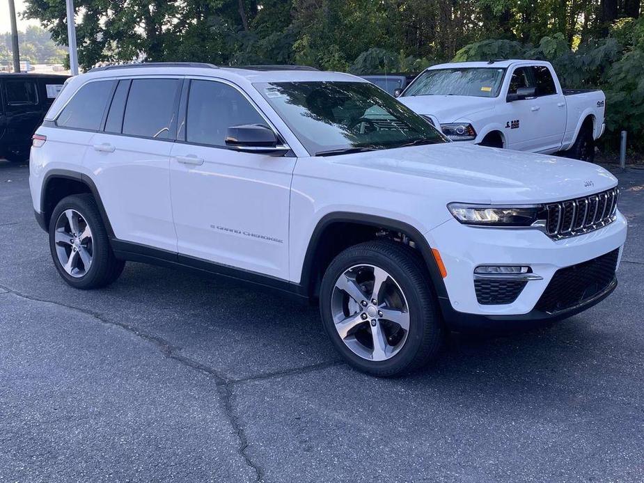 new 2024 Jeep Grand Cherokee car, priced at $45,615