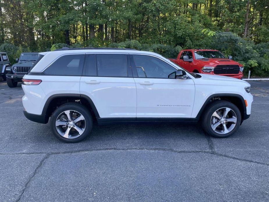 new 2024 Jeep Grand Cherokee car, priced at $45,615