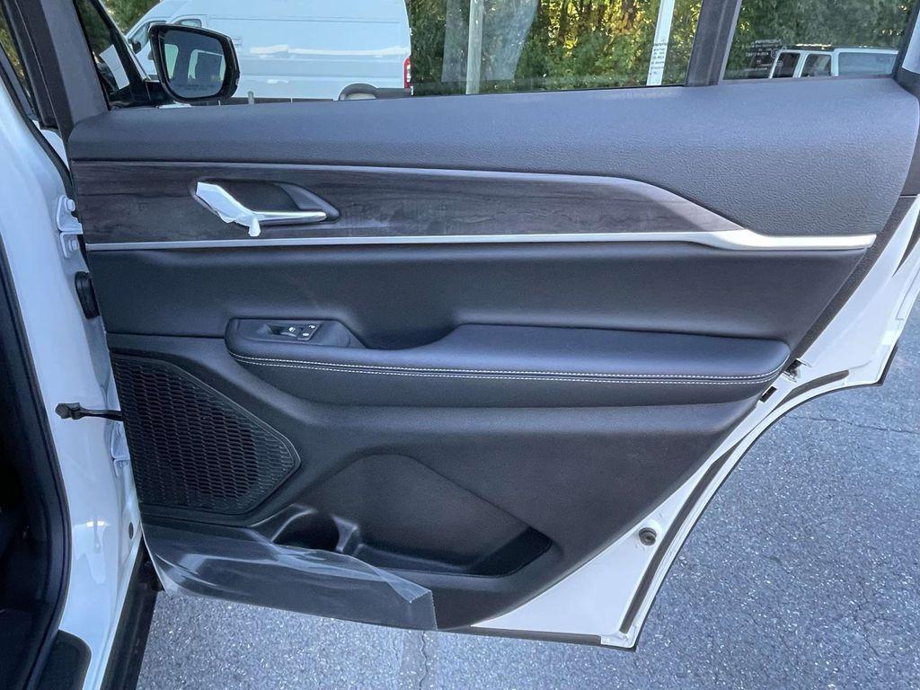 new 2025 Jeep Grand Cherokee L car, priced at $44,240