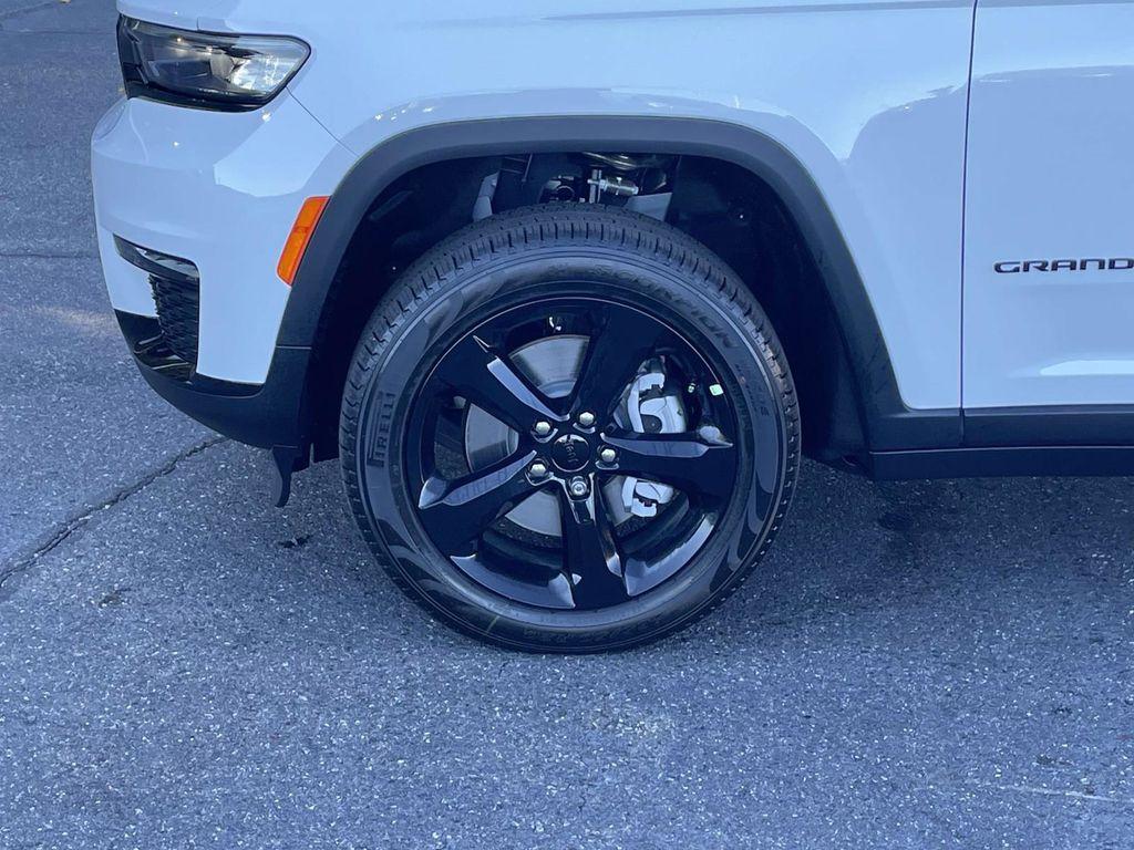 new 2025 Jeep Grand Cherokee L car, priced at $44,240