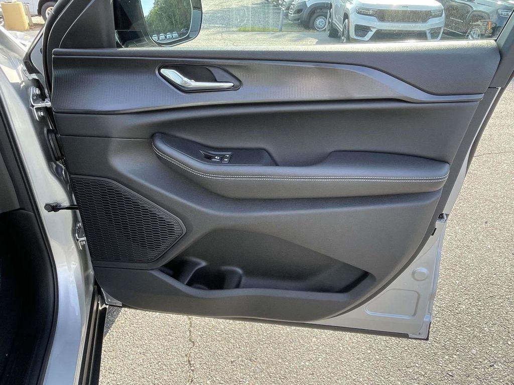 new 2025 Jeep Grand Cherokee L car, priced at $42,875