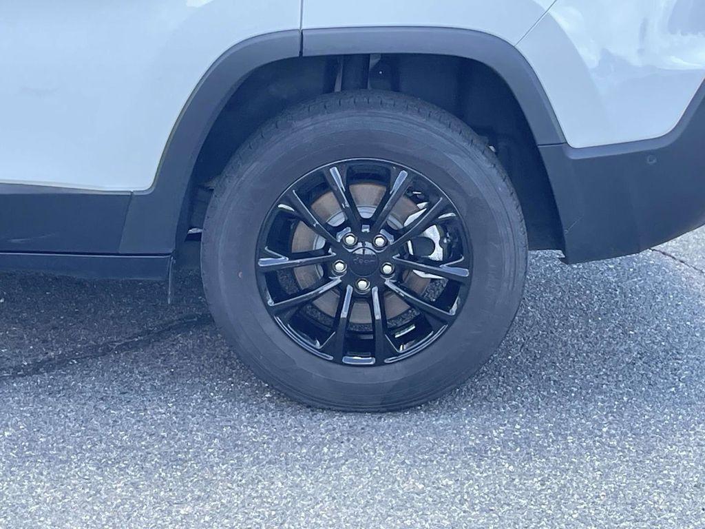 used 2023 Jeep Cherokee car, priced at $21,500