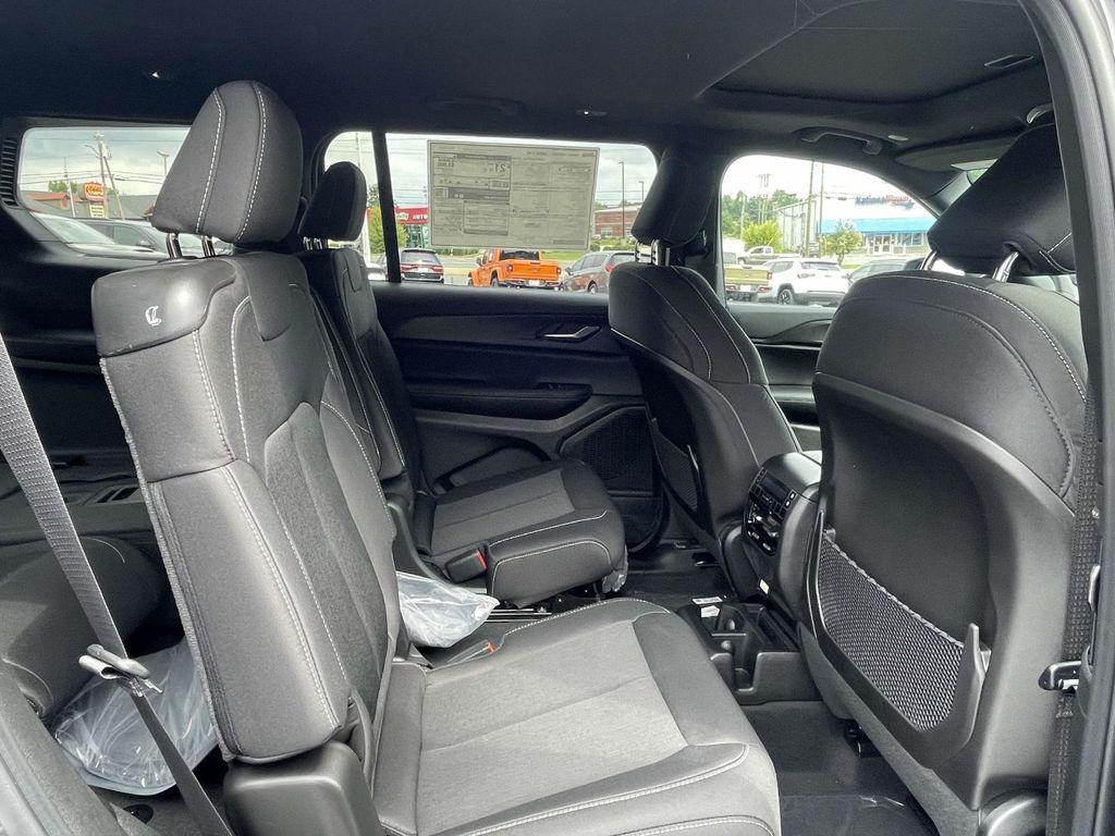new 2025 Jeep Grand Cherokee L car, priced at $38,495