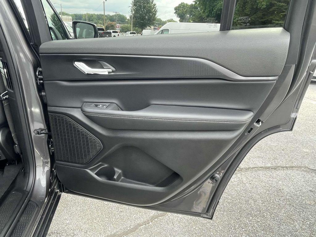 new 2025 Jeep Grand Cherokee L car, priced at $38,495