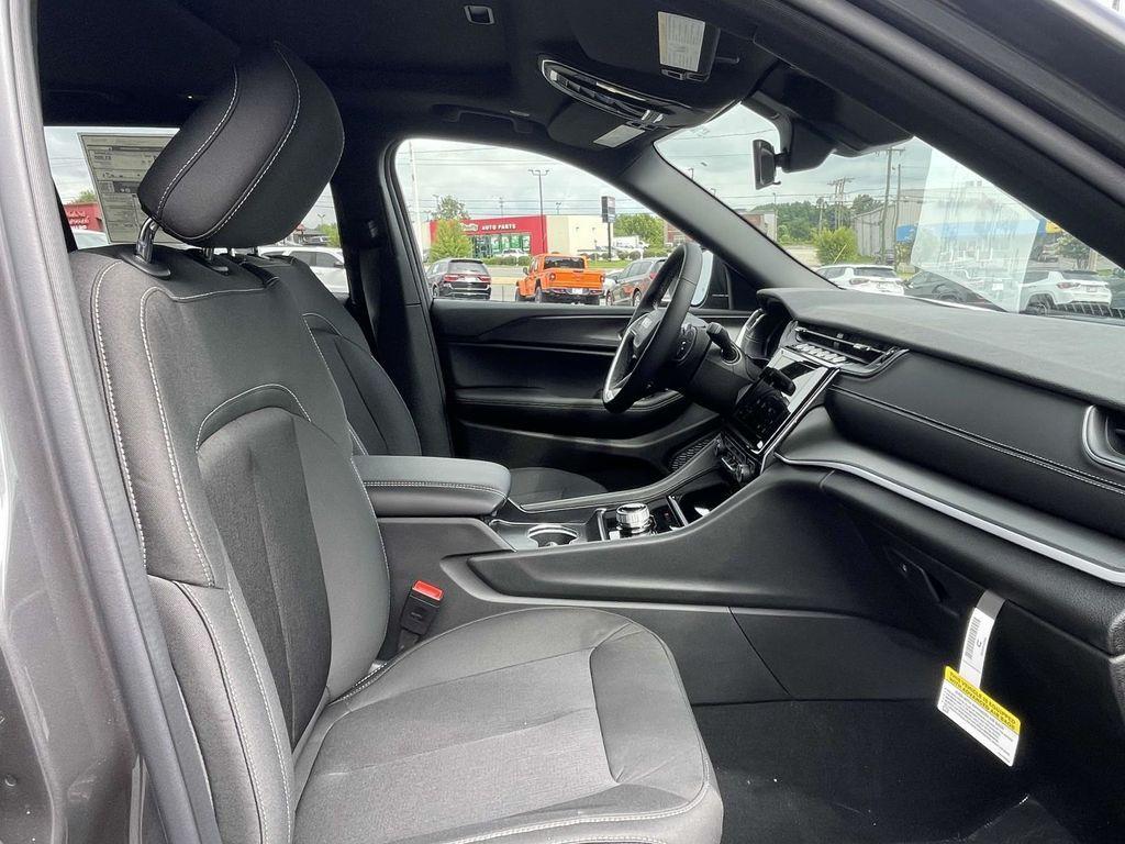 new 2025 Jeep Grand Cherokee L car, priced at $38,495