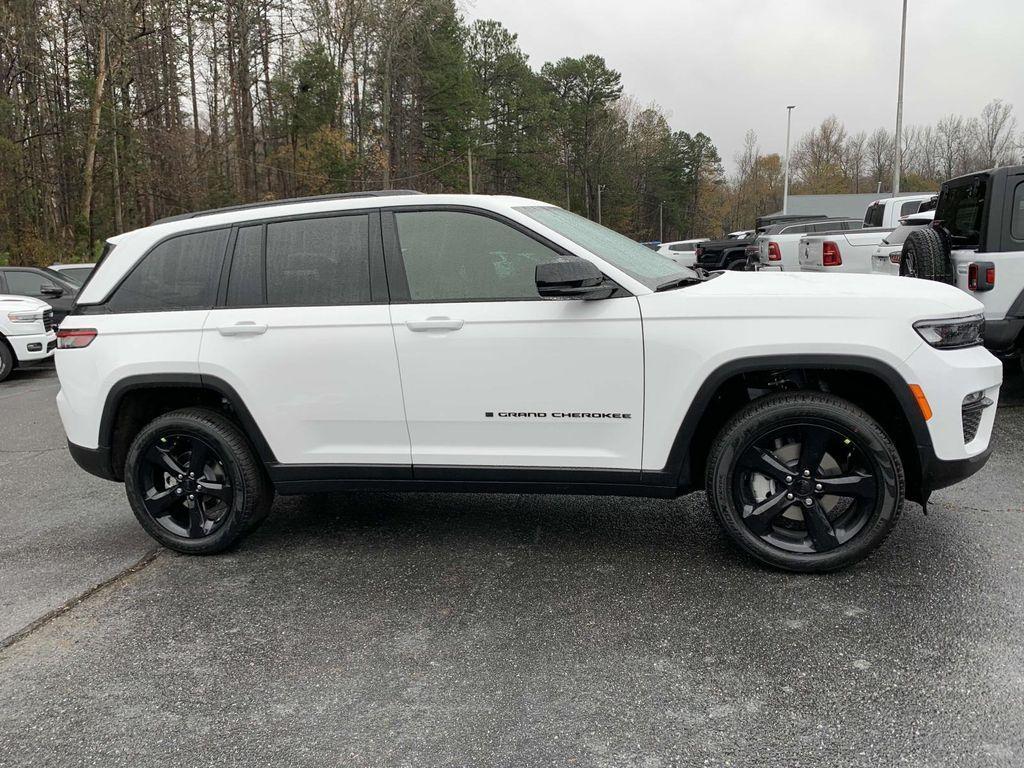 new 2025 Jeep Grand Cherokee car, priced at $45,440