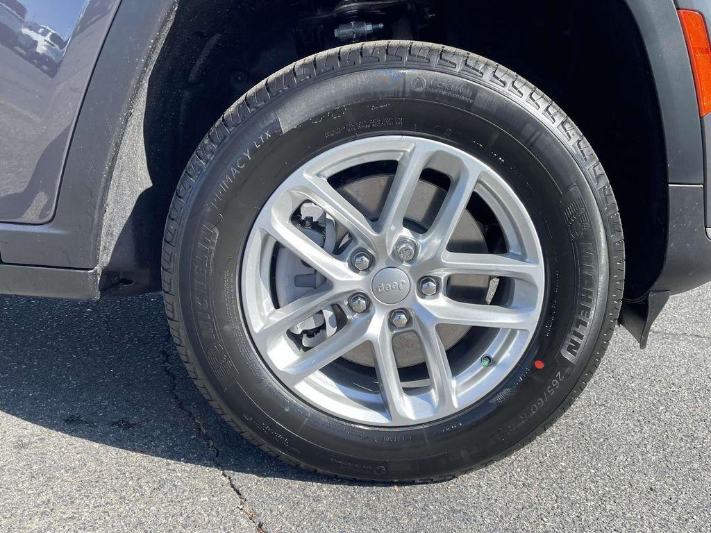 new 2025 Jeep Grand Cherokee L car, priced at $35,175