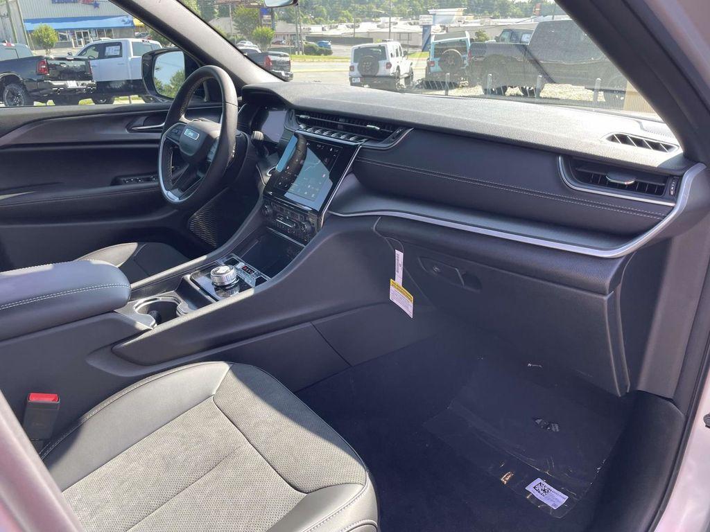 new 2025 Jeep Grand Cherokee car, priced at $39,980