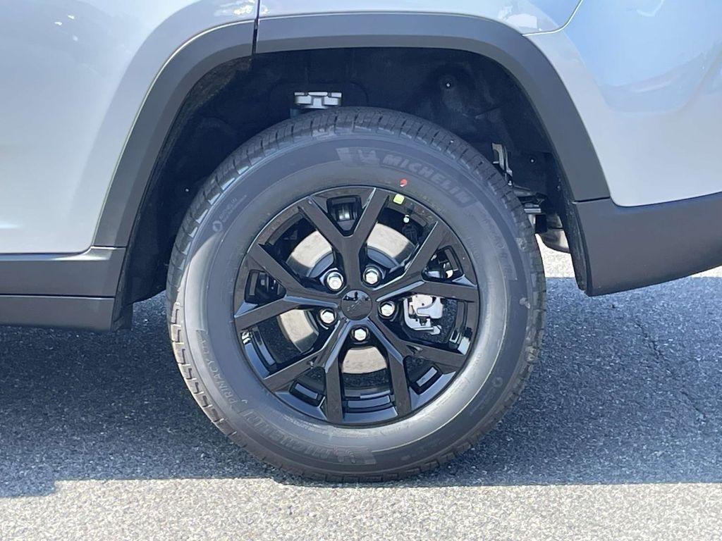 new 2025 Jeep Grand Cherokee car, priced at $39,980