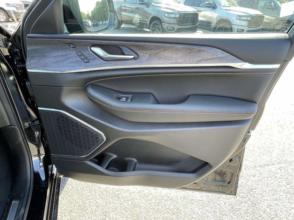 new 2025 Jeep Grand Cherokee car, priced at $54,120