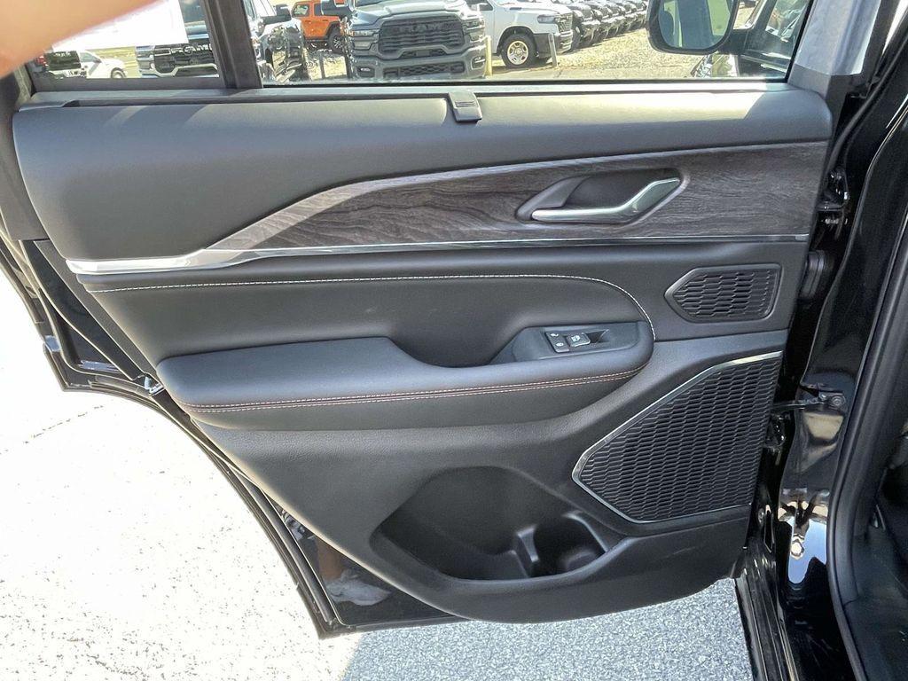 new 2025 Jeep Grand Cherokee car, priced at $54,120