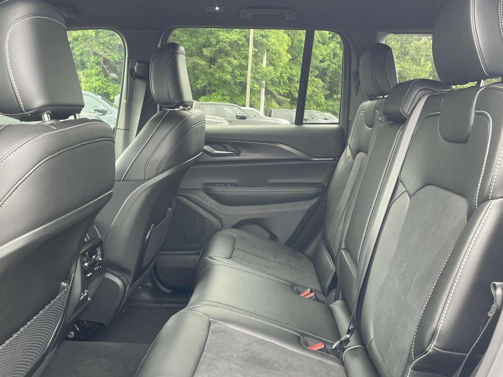 new 2025 Jeep Grand Cherokee car