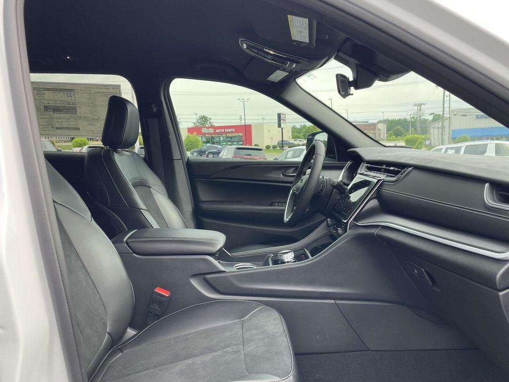 new 2025 Jeep Grand Cherokee car