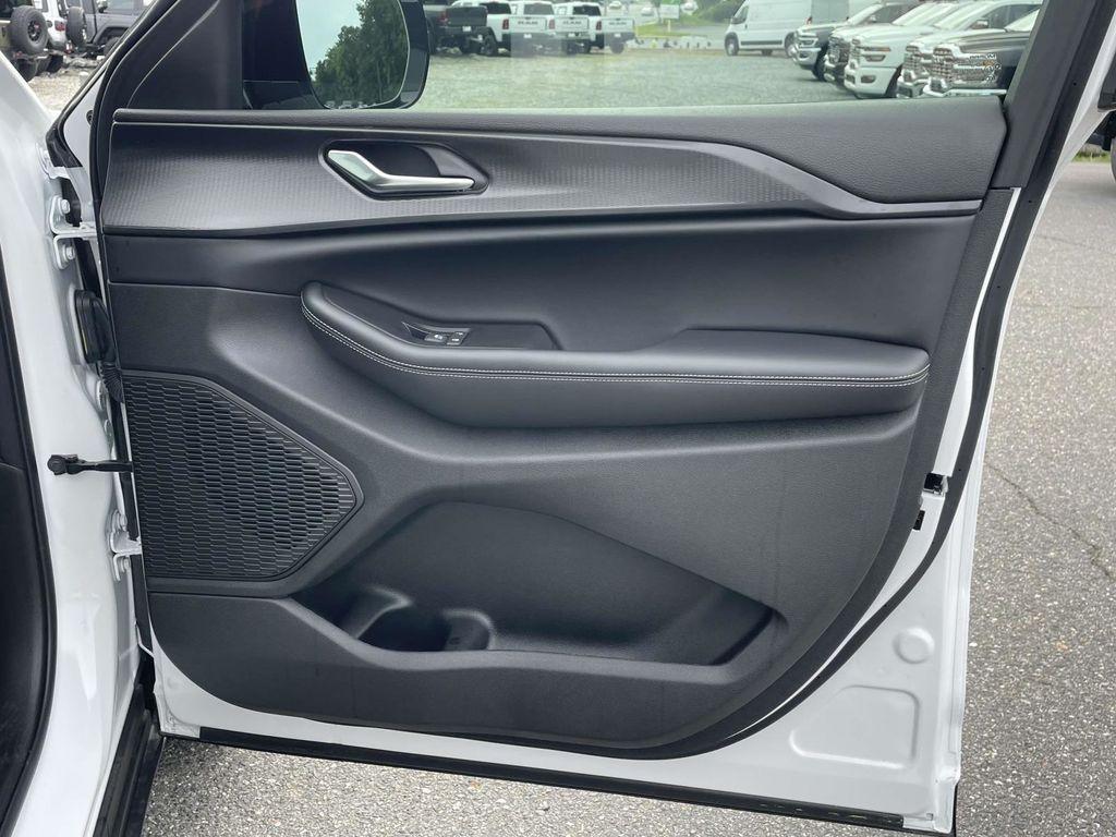 new 2025 Jeep Grand Cherokee car