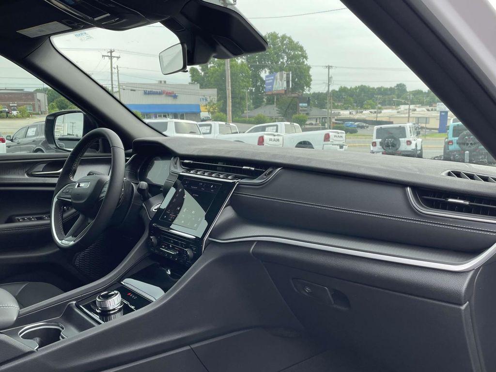 new 2025 Jeep Grand Cherokee car