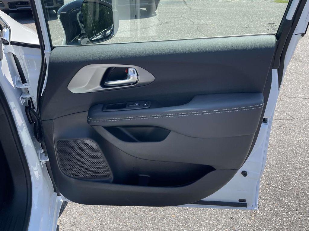 new 2025 Chrysler Voyager car, priced at $40,113