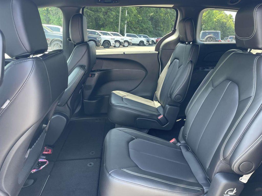 new 2025 Chrysler Voyager car, priced at $40,113