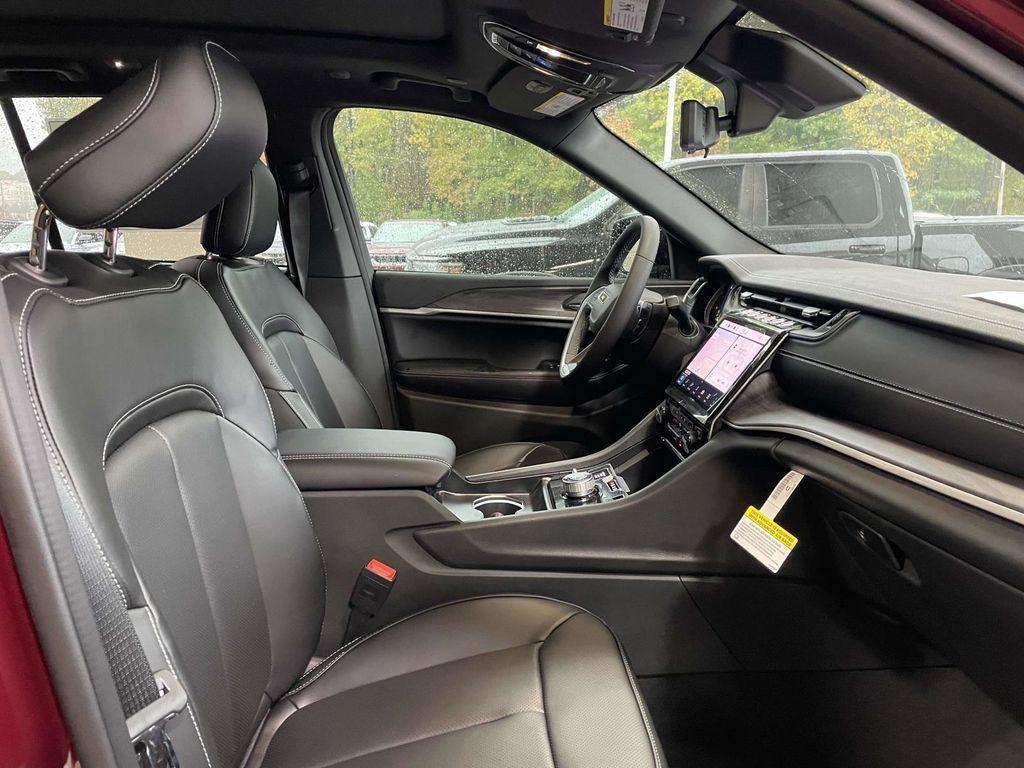 new 2025 Jeep Grand Cherokee car, priced at $48,405