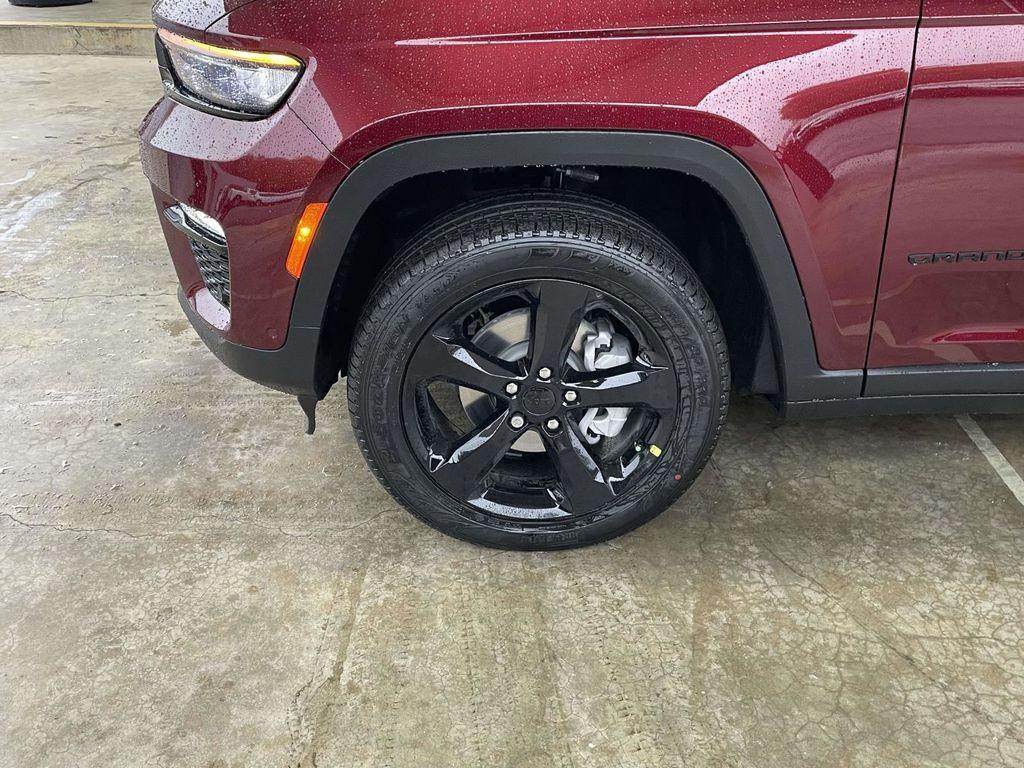 new 2025 Jeep Grand Cherokee car, priced at $48,405