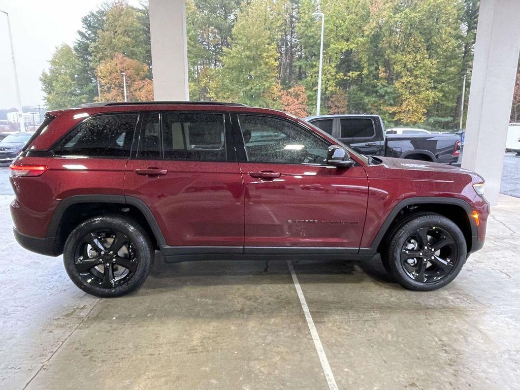 new 2025 Jeep Grand Cherokee car, priced at $48,405