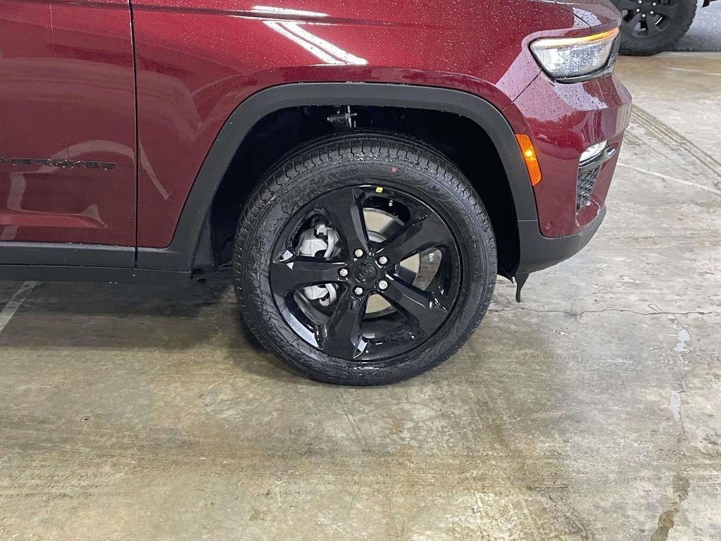 new 2025 Jeep Grand Cherokee car, priced at $48,405