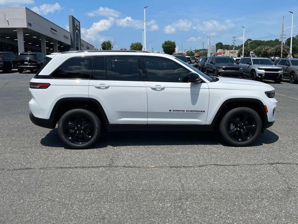 new 2025 Jeep Grand Cherokee car, priced at $45,745