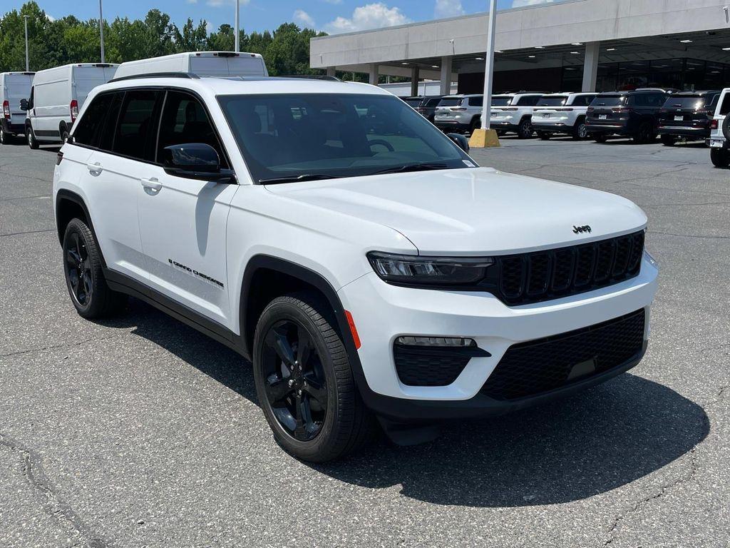 new 2025 Jeep Grand Cherokee car, priced at $40,245