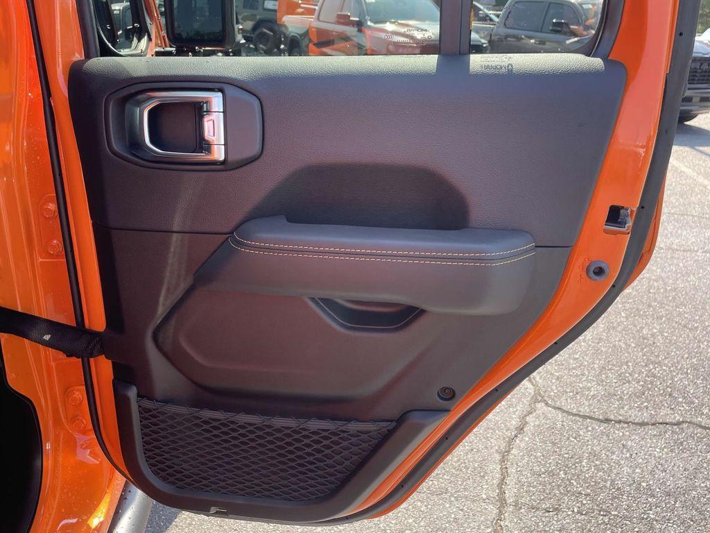 new 2025 Jeep Gladiator car, priced at $71,634