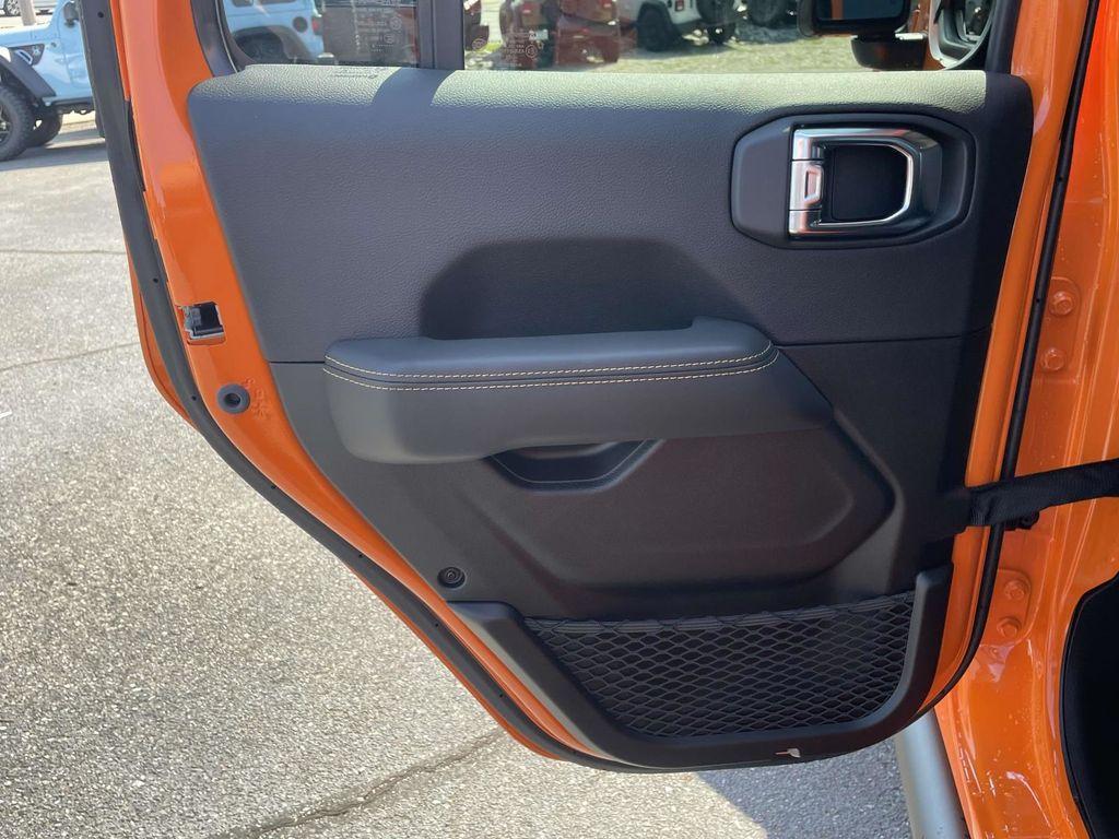 new 2025 Jeep Gladiator car, priced at $71,634
